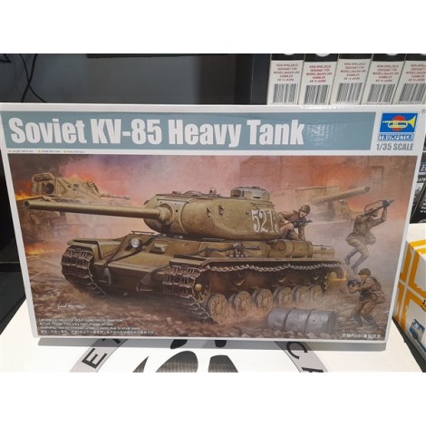SOVİET KV-85 HEAVY TANK