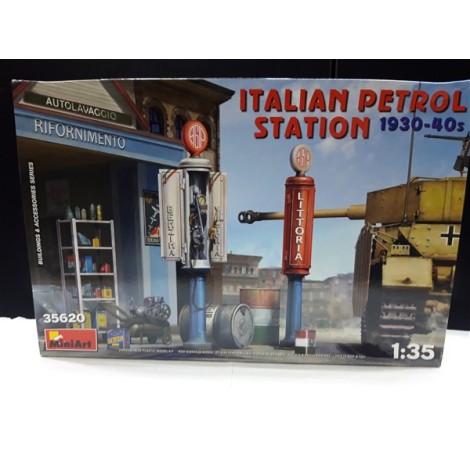İTALİAN PETROL STATİON 1930-40s